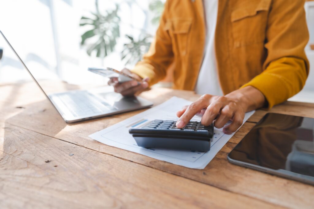How to Calculate Shipping Costs for an Online Business